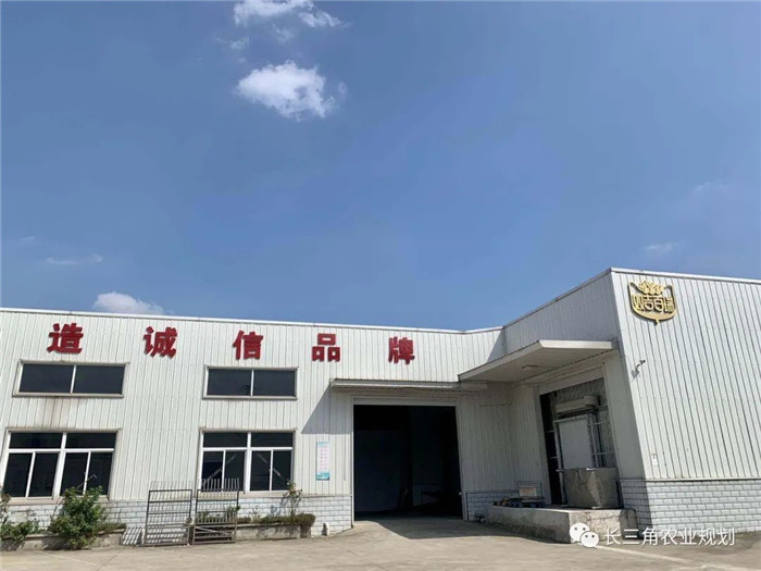 為了幫助園區(qū)的提檔升級,南京市農(nóng)業(yè)農(nóng)村局特委托中農(nóng)富通編制《南京市農(nóng)業(yè)園區(qū)發(fā)展研究報(bào)告》,以期從產(chǎn)業(yè)發(fā)展路徑、園區(qū)發(fā)展模式、保障措施等多維度為南京市農(nóng)業(yè)園區(qū)未來三年的發(fā)展做統(tǒng)籌謀劃。 8月19日,中農(nóng)(圖17) 為了幫助園區(qū)的提檔升級,南京市農(nóng)業(yè)農(nóng)村局特委托中農(nóng)富通編制《南京市農(nóng)業(yè)園區(qū)發(fā)展研究報(bào)告》,以期從產(chǎn)業(yè)發(fā)展路徑、園區(qū)發(fā)展模式、保障措施等多維度為南京市農(nóng)業(yè)園區(qū)未來三年的發(fā)展做統(tǒng)籌謀劃。 8月19日,中農(nóng)(圖17)