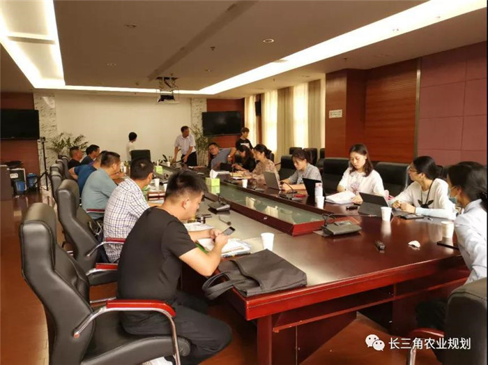 9月1日,中農富通團隊開啟了高淳區域內現代農業示范園的調研工作,此次高淳區農業園區調研由中農富通長三角農業規劃科學研究所所長薛欣艷與中國農業大學規劃研究所園區規劃部分管總工趙嬋璞帶隊。(圖1) 微信圖片_20200904172236.jpg